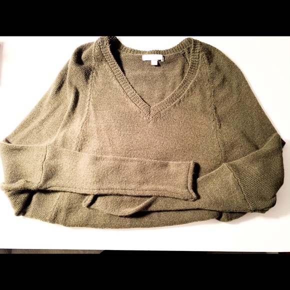 green sweater - Picture 2 of 2
